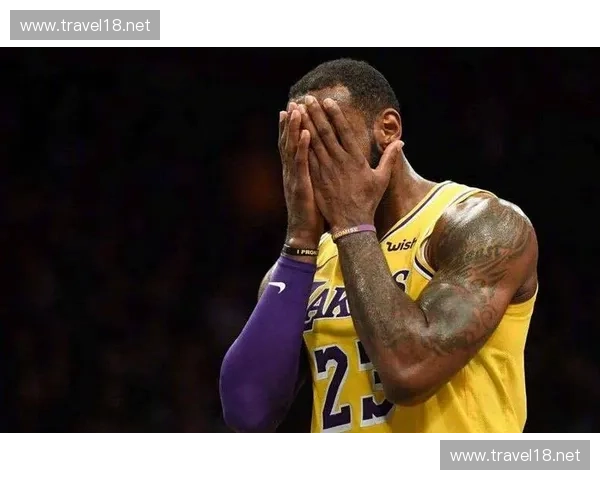 最新NBA新闻直播聚焦詹姆斯绝杀瞬间全场沸腾球迷热议精彩不断 最新NBA新闻直播聚焦詹姆斯绝杀瞬间全场沸腾球迷热议精彩不断